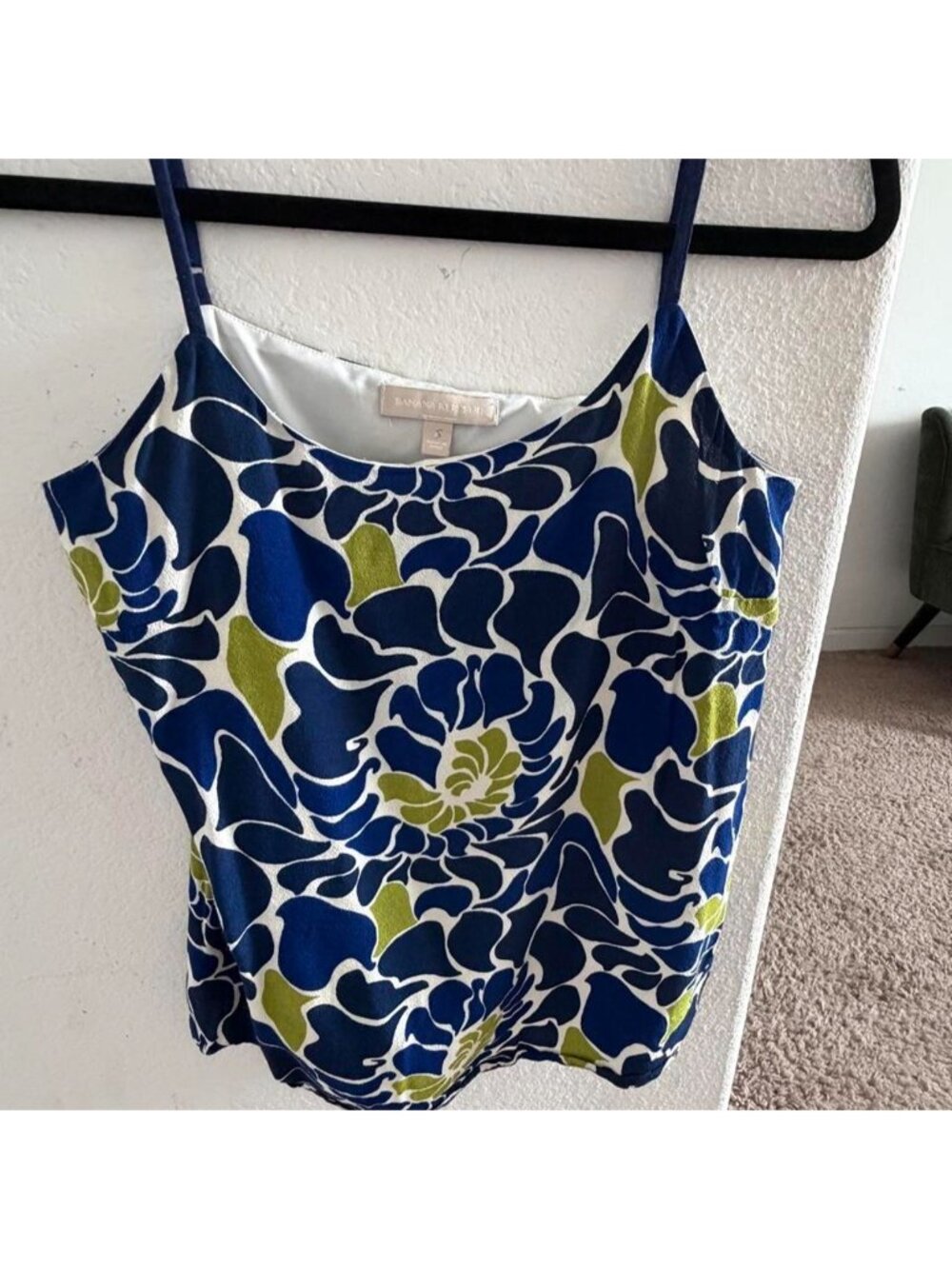 Banana Republic blue and green floral print tank top in a size 6 #floral #summer